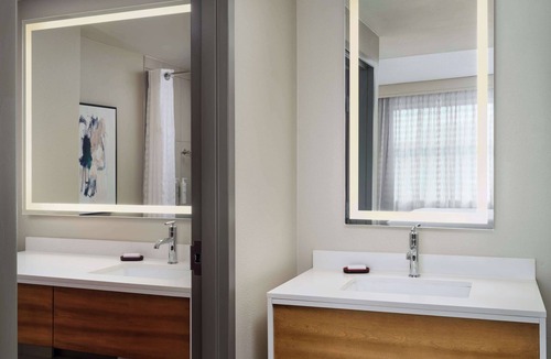 Coliseum Central Hotel | Embassy Suites by Hilton Hampton Convention Center