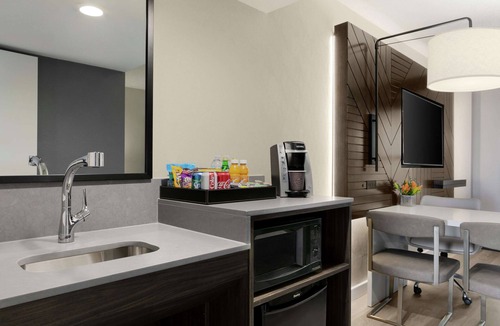 Downey Hotel | Embassy Suites by Hilton Los Angeles Downey