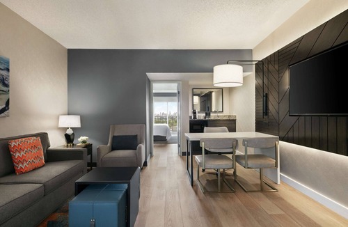 Downey Hotel | Embassy Suites by Hilton Los Angeles Downey