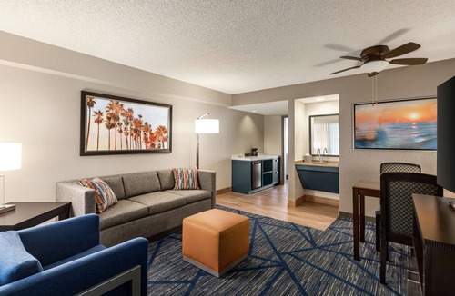Seybold Hotel | Embassy Suites by Hilton Miami International Airport