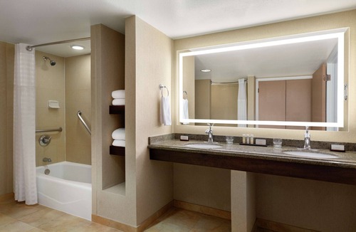 Tempe Hotel | Embassy Suites by Hilton Phoenix Tempe