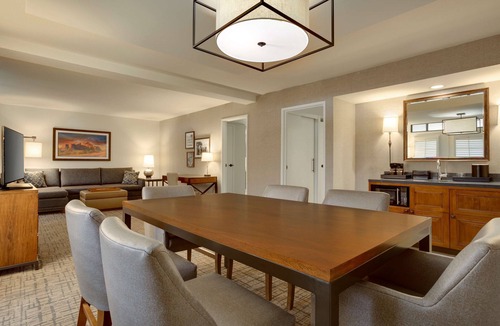 South Scottsdale Resort | Embassy Suites by Hilton Scottsdale Resort