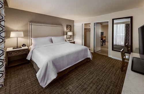 South Scottsdale Resort | Embassy Suites by Hilton Scottsdale Resort
