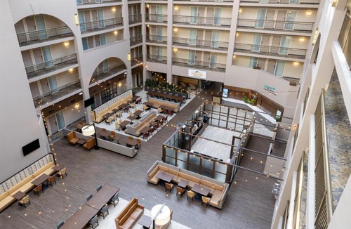 East Lake Hills Hotel | Embassy Suites by Hilton Seattle Bellevue
