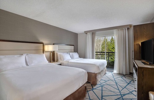 East Lake Hills Hotel | Embassy Suites by Hilton Seattle Bellevue