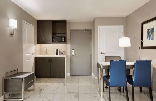 Northeast Mississauga Hotel | Embassy Suites by Hilton Toronto Airport