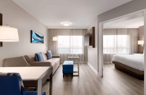 Northeast Mississauga Hotel | Embassy Suites by Hilton Toronto Airport