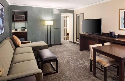 Tysons Hotel | Embassy Suites by Hilton Tysons Corner