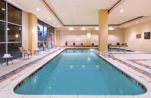 Albuquerque Hotel | Embassy Suites by Hilton Albuquerque