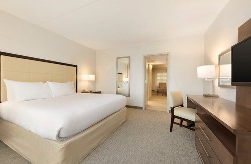 Brookfield Hotel | Embassy Suites by Hilton Milwaukee Brookfield
