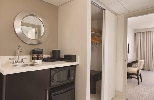 Brookfield Hotel | Embassy Suites by Hilton Milwaukee Brookfield