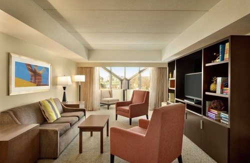 Brookfield Hotel | Embassy Suites by Hilton Milwaukee Brookfield