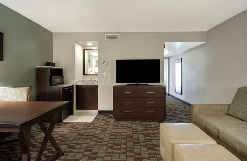 Southside Hotel | Embassy Suites by Hilton Jacksonville Baymeadows