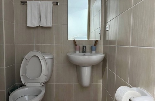 669 Ermita Apartment | Embassy Waves Retreat