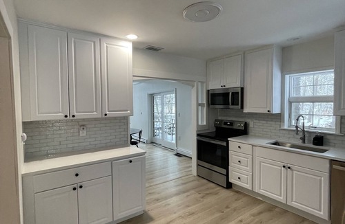 Amherst Junction House | Embrace the calmness of the lake