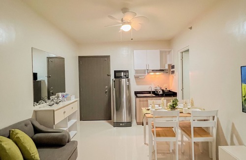 Puerto Princesa City Centre Apartment | Emerald 2 bedroom apartment with a pool, gym, and a balcony with a view