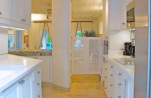 Gibbs Bay Villa | Emerald Beach 4 - Villa Plumbago Summer Promotion | Beach Front - Located in Tropical Gibbs Bay with Private Chef Services