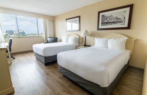 Del Mar Hotel | Emerald Beach Hotel