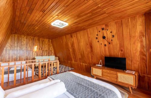 Kejajar Villa | Emerald Cabin House