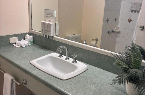 Emerald Hotel | Emerald Central Hotel