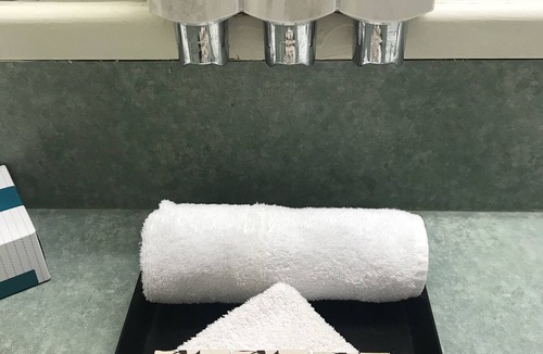 Emerald Hotel | Emerald Central Hotel
