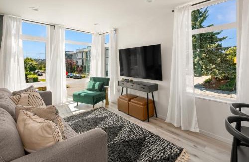 Fremont Apartment | Emerald City Chic - 2Bed&2Bath Townhouse