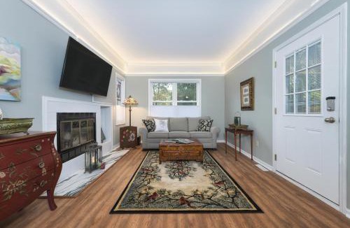 South Haven House | Emerald Cottage- pool- close to beaches