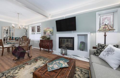 South Haven House | Emerald Cottage- pool- close to beaches
