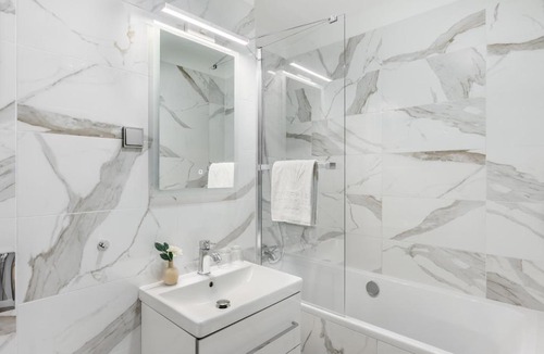 Inner City Budapest Apartment | Emerald Downtown Luxury Suites by Continental Group