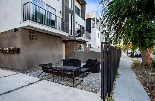 NoHo Arts District House | Emerald Elephas at Case Collective