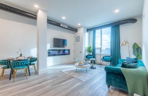 East Orange Apartment | Emerald Escape, Free Parking, 2 Bath, Sleeps 8 Near American Dream and The Airport, King Bed and 2 Queen Beds, Washer and Dryer