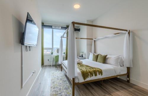 East Orange Apartment | Emerald Escape, Free Parking, 2 Bath, Sleeps 8 Near American Dream and The Airport, King Bed and 2 Queen Beds, Washer and Dryer
