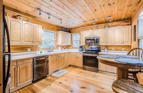 Ellijay Cabin | Emerald Forest Getaway