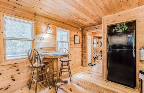 Ellijay Cabin | Emerald Forest Getaway