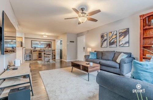 Indian Bayou Apartment | Emerald Gem 0.7 miles from beach