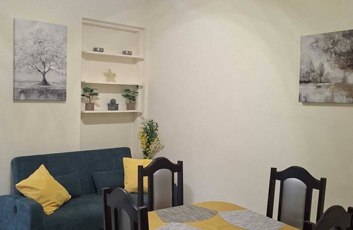 Henrys Apartment | Emerald Haven 1-bedroom apartment with AC designed for comfort & convenience