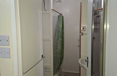 Henrys Apartment | Emerald Haven 1-bedroom apartment with AC designed for comfort & convenience