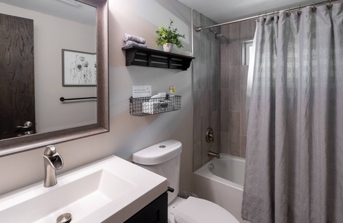 Long Pond Cottage | Emerald Hideaway A Cozy 3bd Cabin near Camelback (minimum 31 day stay)