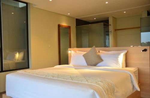 Bandung Villa | Emerald Hill Mountain 8 BR and 4 BR Honeymoon Suite Private Plunge Pool Karaoke Heated Pool