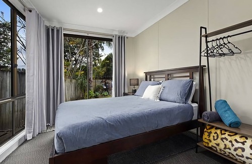 Emerald Beach Apartment | Emerald Hub 1 is one half of Emerald Hub, with its own entrance, kitchen, lounge room and bathroom