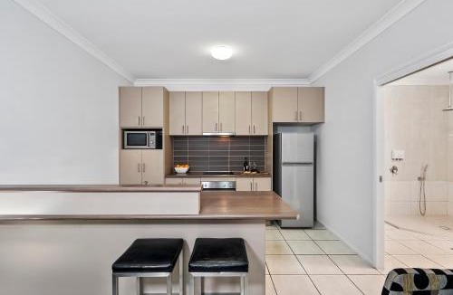 Emerald Apartment | Emerald Inn by Travellers