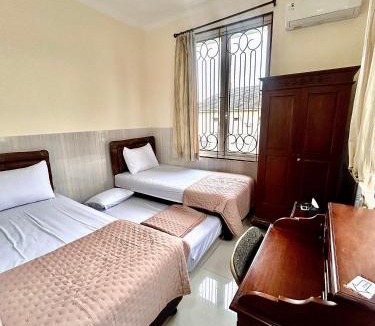 Binong Hotel | Emerald Inn Karawaci