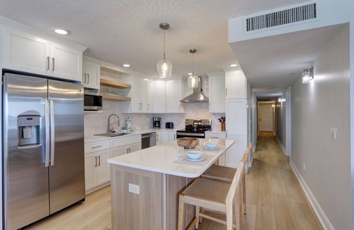 North Redington Beach Condo | Emerald Isle 502 Beach front w|huge balcony, Pool and breathtaking views!