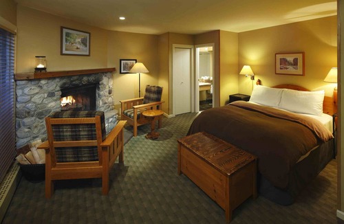 Field Hotel | Emerald Lake Lodge