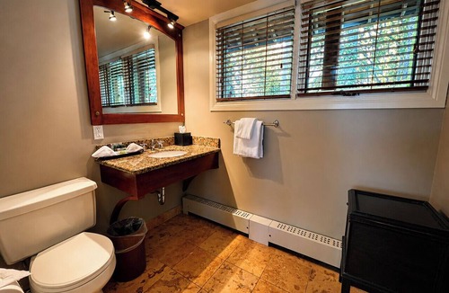Field Hotel | Emerald Lake Lodge