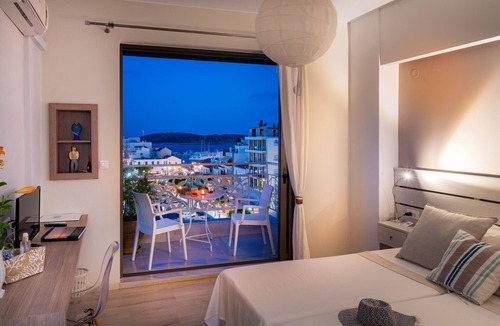 Agios Nikolaos Town House | Emerald Lake Studios