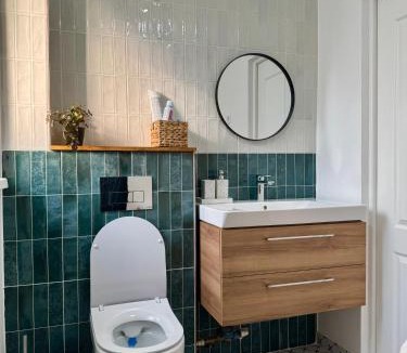 Tirnaveni Apartment | Emerald - Modern Central Apartment