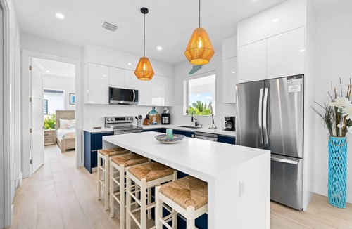 Marathon Villa | Emerald Oasis ~ Lux Waterfront Gem ~ Pool ~ Kayaks