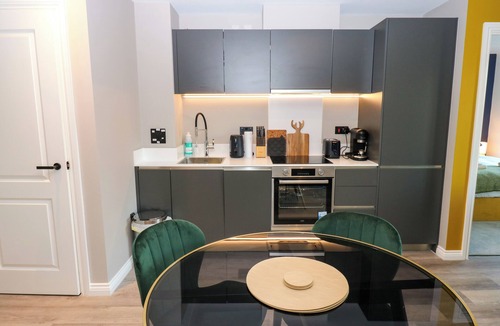 Holbeck Cottage | Emerald Retreat