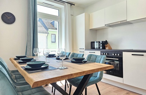 Montabaur Apartment | Emerald - Right next to the castle, terrace, BBQ, switch & stream